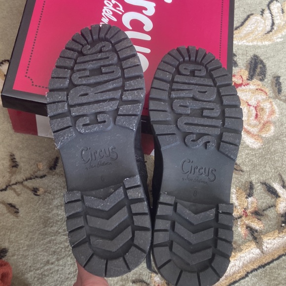 Boots - Picture 9 of 11